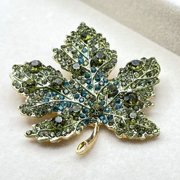 Yellow Gold with Peridot and Aquamarine Crystal Maple Leaf Pin Back Brooch - Picture 3 of 8